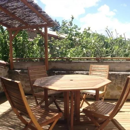 House Le Du Noisetier Vakantiehuis Senesse-de-Senabugue